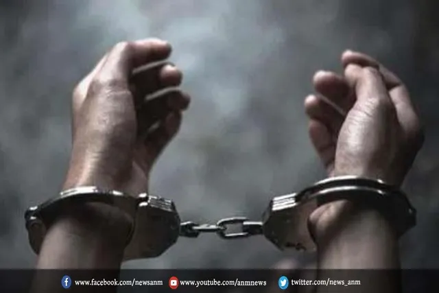 महिला टॉयलेट में मोबाइल छिपाकर वीडियो बनाने वाले गिरफ्तार