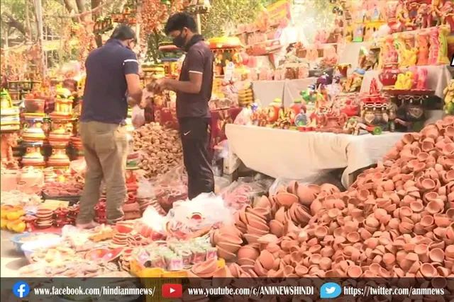 दीये बेचने वाले इस दिवाली अच्छे कारोबार की उम्मीद कर रहे हैं