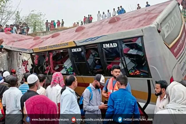 बस खाई में गिरने से 17 की मौत