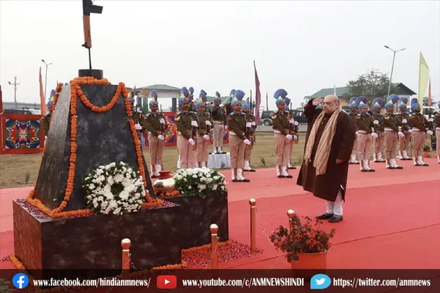 पुलवामा में शहीद 40 जवानों को अमित शाह ने दी श्रद्धांजलि