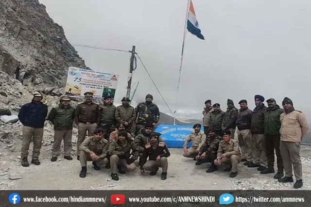 18300 फीट की ऊंचाई पर भी मना आजादी का जश्न