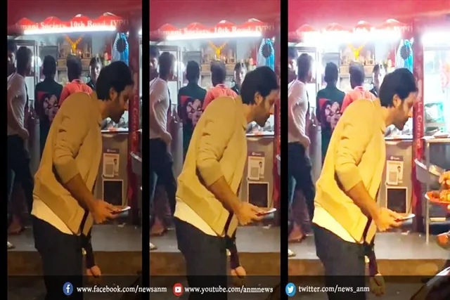 स्ट्रीट फूड के मज़े लेते दिखे कार्तिक