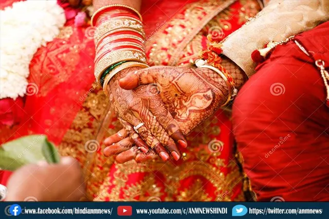 देशी दूल्हा और विदेशी दुल्हन को देखने उमड़ पड़े सैकड़ो लोग