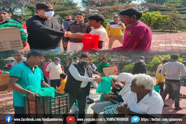 तृणमूल की स्थापना दिवस के अवसर पर कुष्ट रोगियों में टिफिन वितरण