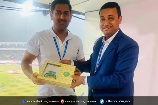 धोनी को असम क्रिकेट एसोसिएशन ने किया सम्मानित