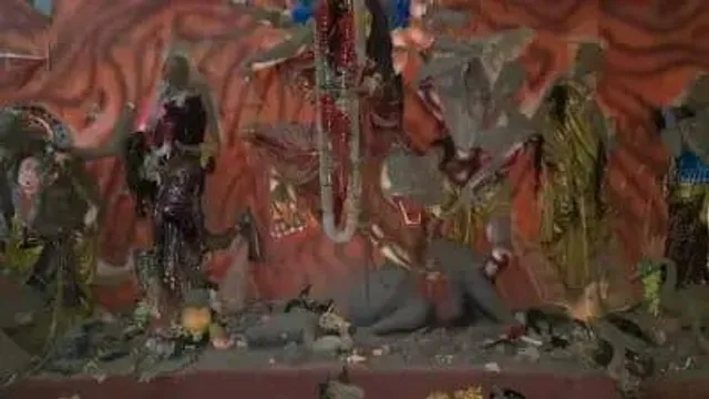 बांग्लादेश में हिंदू मंदिरों में तोड़फोड़, 10 गिरफ्तार