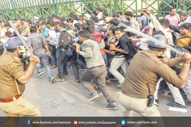 शिक्षक भर्ती: पुलिस ने अभ्यर्थियों पर किया लाठी चार्ज