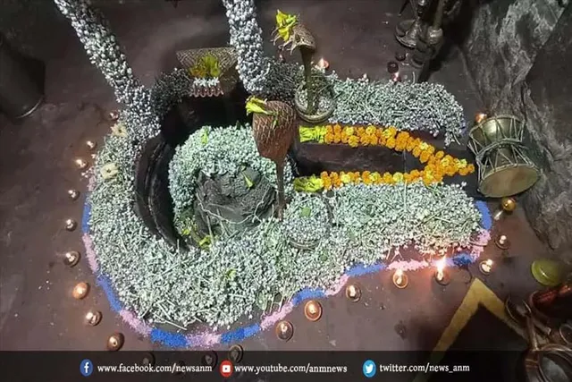 फूलों से किया गया बाबा कुलेश्वरनाथ का विशेष श्रृंगार