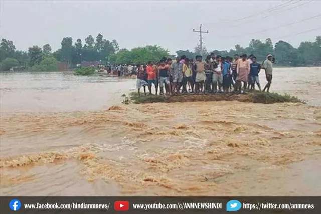 नेपाल की पहाड़ियों पर बारिश जारी