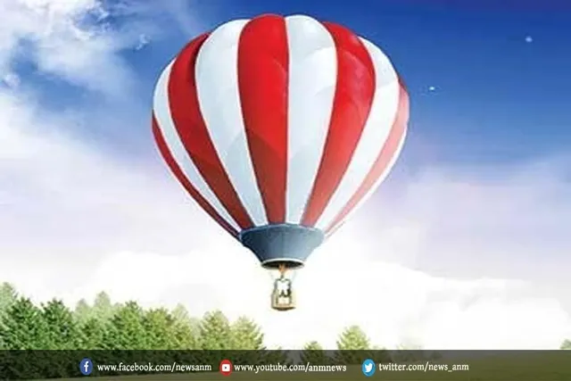 गुब्बारे में फंसकर हवा में लटका रहा शख्स