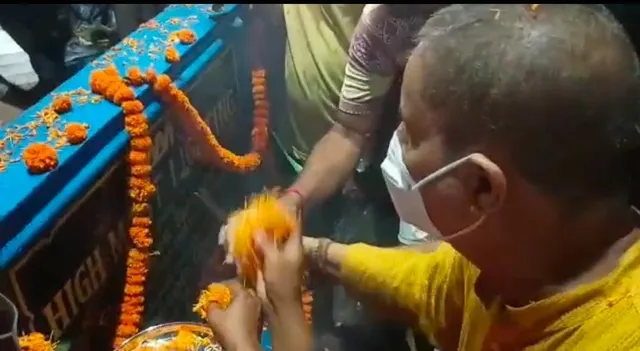विधायक तापस बैनर्जी ने हाई मास्ट लाइट का उद्घाटन किया