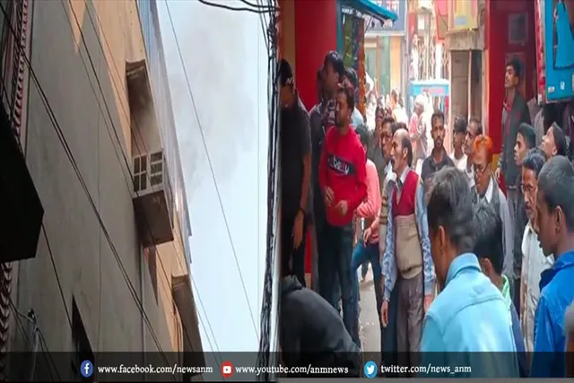 कपड़े की दुकान में लगी आग