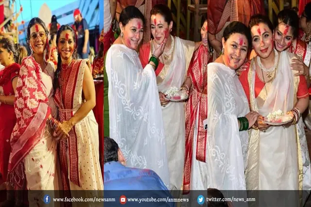 काजोल,तनीषा और रानी मुखर्जी ने जमकर खेला 'सिंदूर खेला'
