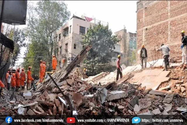 दिल्ली के एक इमारत ढही