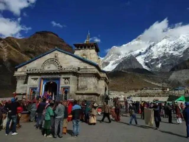 केदारनाथ: 6 हजार श्रद्धालुओं में से चार हजार वापस लौटे