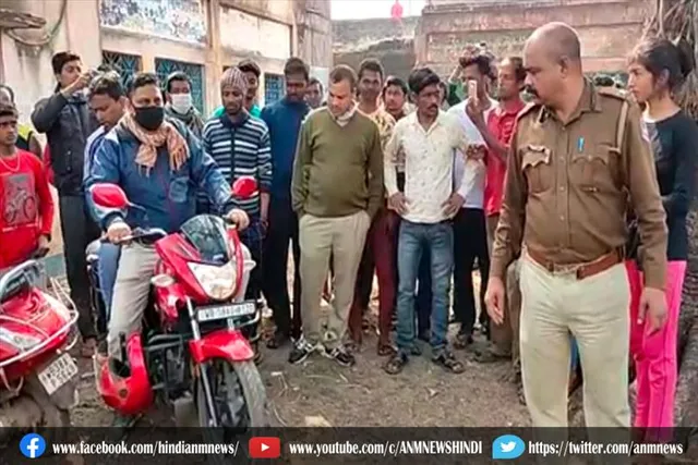 प्रधानाध्यापक का घेराव कर विरोध प्रदर्शन