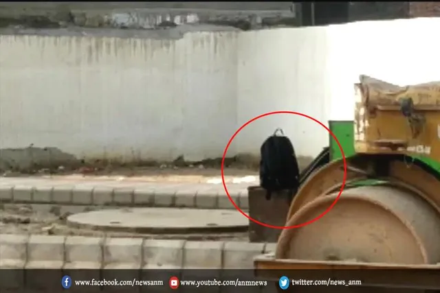 त्रिलोकपुरी मेट्रो के पास दो बैग मिलने से हड़कंप