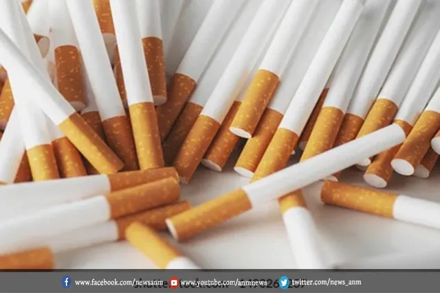 फ्लाइट में सिगरेट पिने का वीडियो वायरल