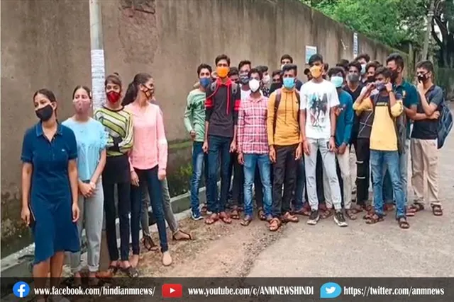 छात्रों ने लगाया आरोप, नतीजों में भारी गडबडी