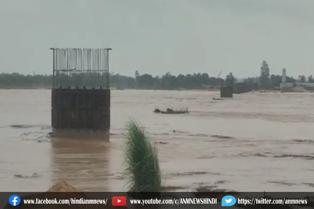 मूसलाधार बारिश से अजय नदी उफान पर