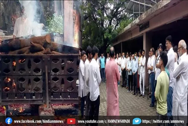 सावन कुमार को अंतिम विदाई देने पहुंचे सितारे