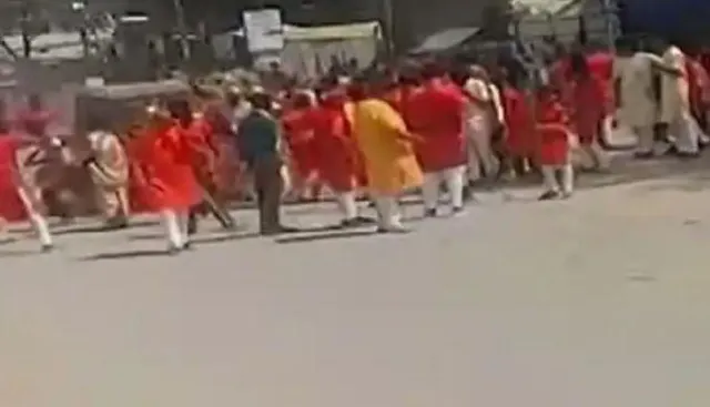 लखीमपुर के बाद छत्तीसगढ़ में कार ने लोगों को टक्कर मारी