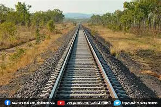 नदिया जिले में रेलवे ट्रैक पर प्रदर्शन