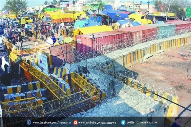 सिंघु बॉर्डर: वाहनों की आवाजाही के लिए टोल प्लाजा को चालू करने की तैयारी