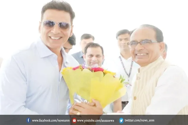मुख्यमंत्री शिवराज सिंह चौहान से अक्षय कुमार ने की मुलाकात