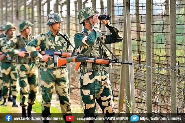 बीएसएफ ने 140 हरे तोतों के साथ एक तस्कर को पकड़ा