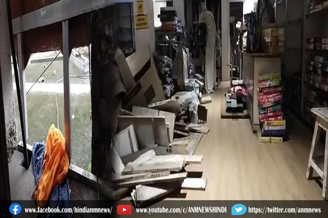 दुर्गापुर के बेनाचिती में एक महंगे कपड़े की दुकान में डकैती
