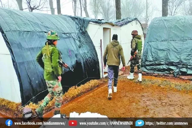 बर्फबारी में जवानों का नया घर