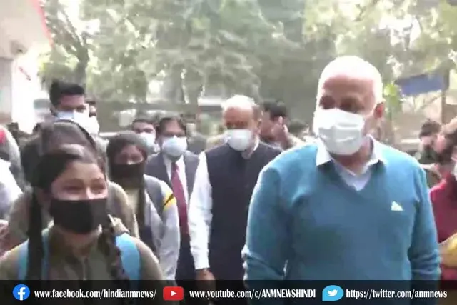 बच्चों से मिलने स्कूल पहुंचे डिप्‍टी सीएम