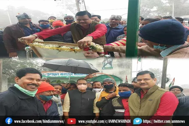 तृणमूल कांग्रेस कार्यालय में नेताजी सुभाष चंद्र बोस के चित्र पर माल्यार्पण