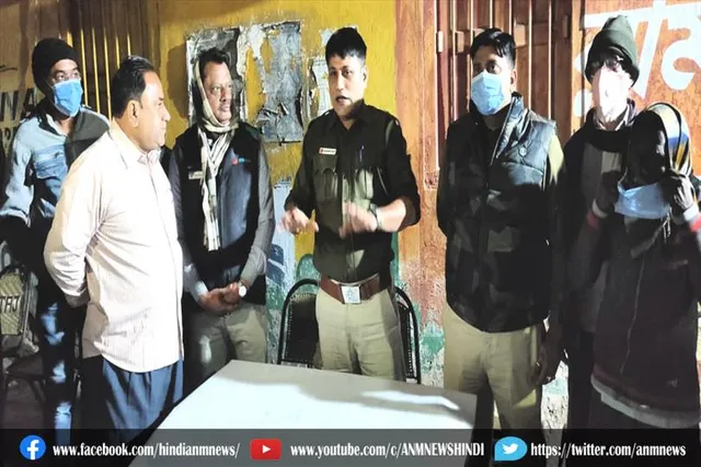 कुल्टी थाना पुलिस ने जगह जगह प्वाइंट लगाकर किया मास्क वितरित