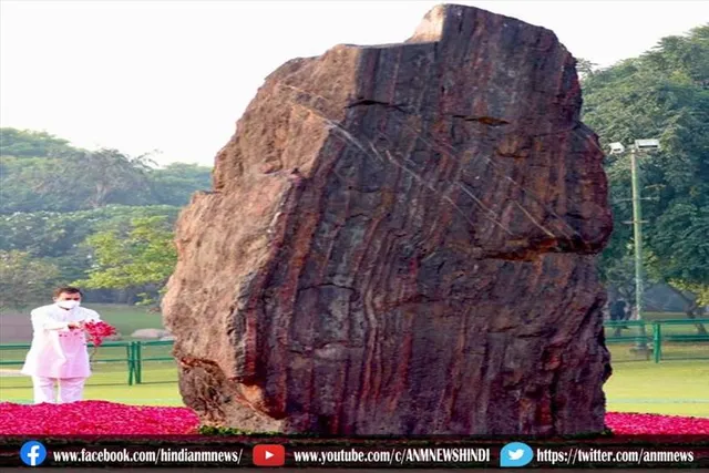राहुल गांधी ने पूर्व प्रधानमंत्री इंदिरा गांधी की पुण्यतिथि पर श्रद्धांजलि दी