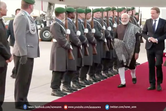पीएम के बर्लिन पहुंचते ही नारे लगने लगे भारत माता की जय