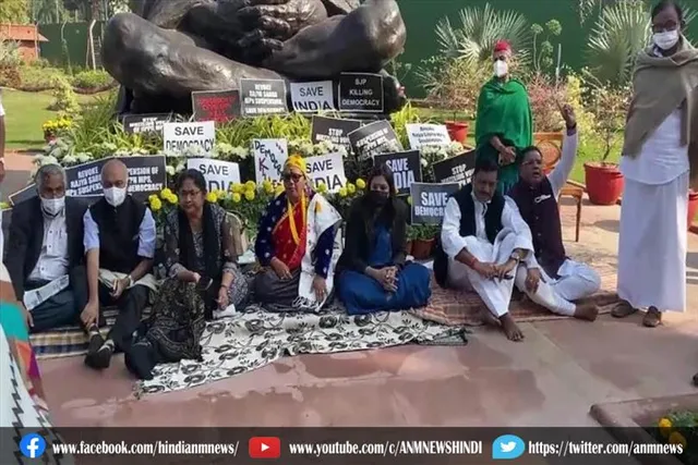 सांसदों के निलंबन पर विपक्ष का प्रदर्शन जारी