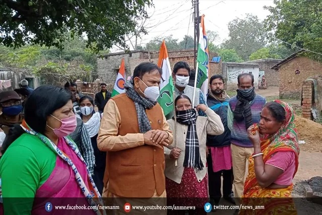 जामुड़िया के विधायक चुनाव प्रचार के लिए घर-घर पहुंचे