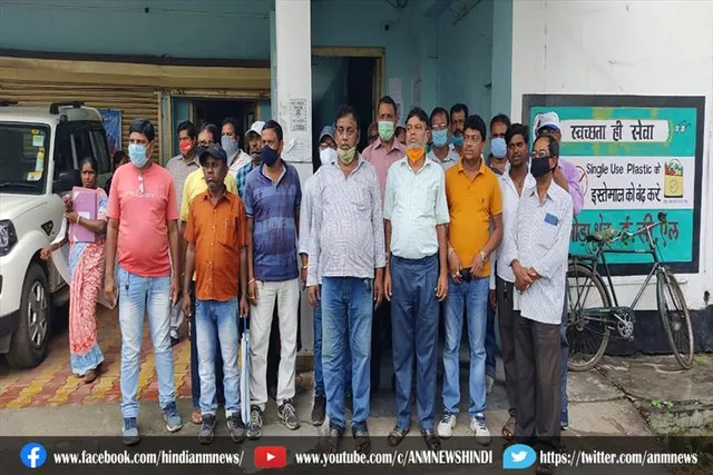 सिविल कांट्रेक्टरों ने काजोड़ा एरिया महाप्रबंधक कार्यालय पर किया प्रदर्शन