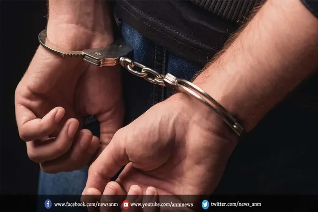 बड़ी मात्रा में विदेशी मुद्रा सहित हिरासत में तीन बांग्लादेशी