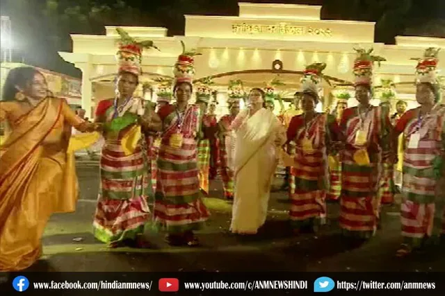 दुर्गा पूजा मेगा कार्निवल में हिस्सा लिया मुख्यमंत्री