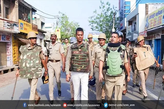 अग्निपथ: एसओ के वाहन पर पथराव करते हुए पुलिस को दौड़ा लिया
