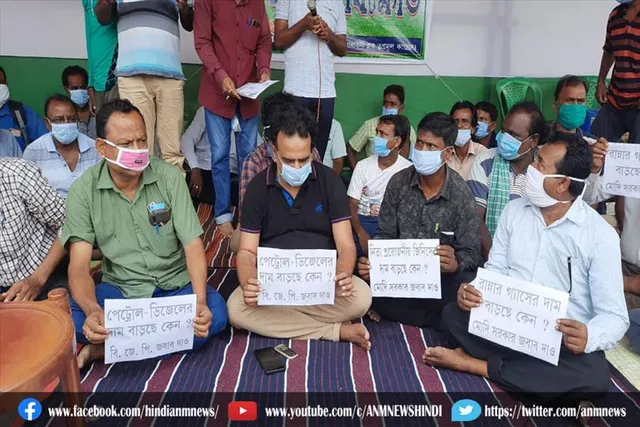 पेट्रोलियम उत्पादों के मूल्य वृद्धि खिलाफ बराबानी तृणमूल कांग्रेस का प्रदर्शन