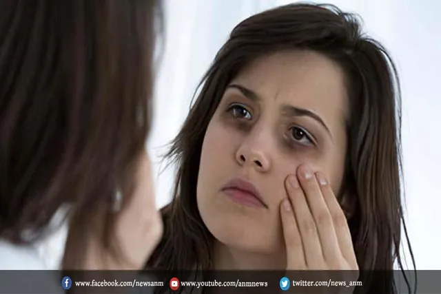 आंखों के नीचे काले घेरों का उपाय किचन में मौजूद