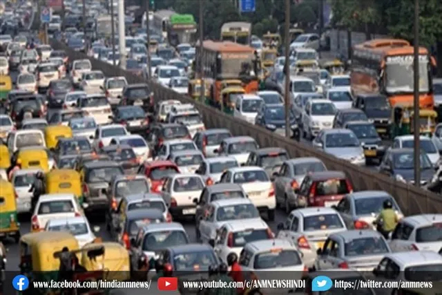 धनतेरस पर खरीदारी करने पहुंचे लोगो के कारण सड़क जाम