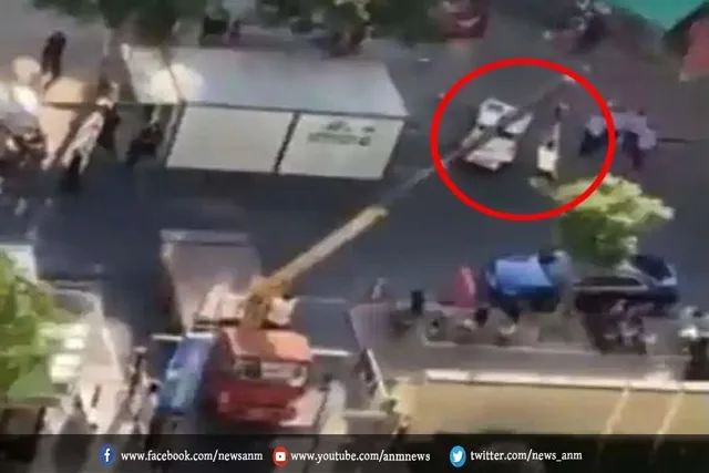 कोरोना पॉजिटिव मरीज को लेने पहुंची क्रेन