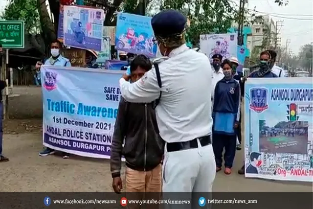 ट्रैफिक पुलिस ने निकाली कोरोना जागरूकता रैली