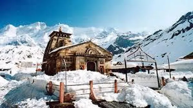 बदरीनाथ और केदारनाथ में हुई बर्फबारी