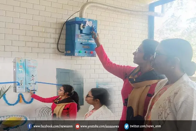 चितरंजन महिला समिति स्कूल में लगाई गई सैनिटरी नैपकिन वेंडिंग मशीन एंव निष्पादन मशीन